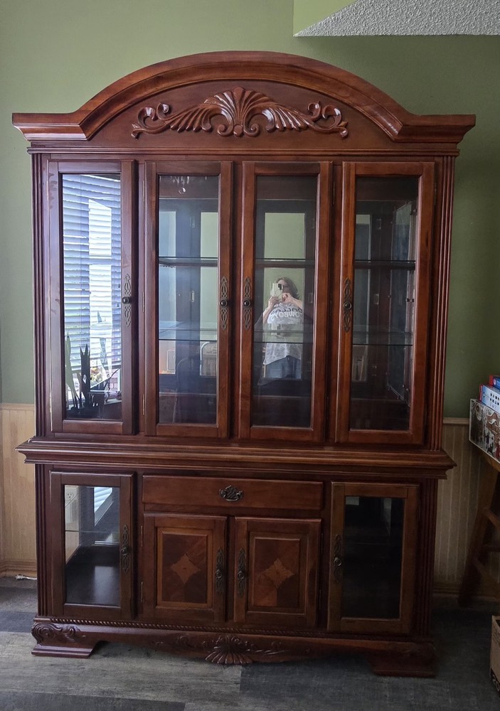 Beautiful Solid Mahogany China Cabinet