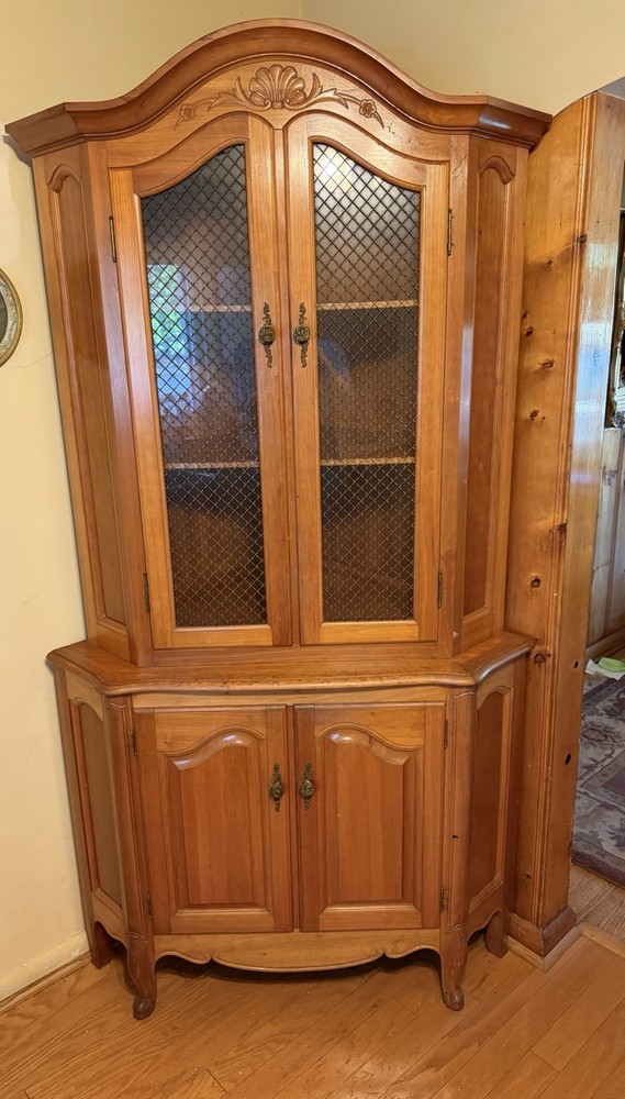 Vintage 2-Piece Corner Hutch / China Cabinet – Solid Wood Storage Cabinet