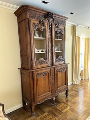 Early 19th Century Louis XV French Provincial Oak China Cabinet or Buffet Deux C