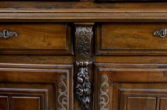 18TH CENTURY FRENCH CARVED WALNUT CUPBOARD