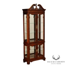 Thomasville Mahogany Chippendale Style Lighted Curio Display Cabinet
