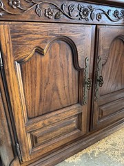 Thomasville Solid Wood China Cabinet / Display Hutch – Vintage Traditional Style