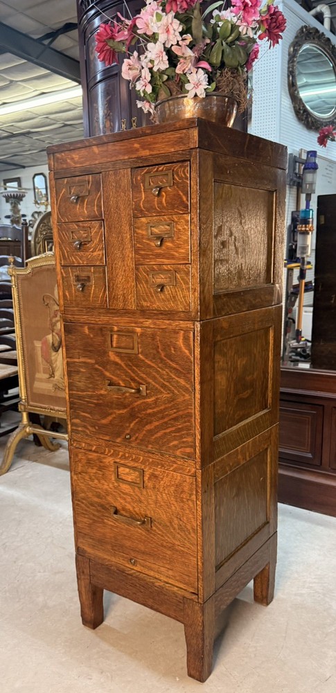 Antique American Quarter-Sawn Oak Globe 8 Drawer File Cabinet Circa 1920