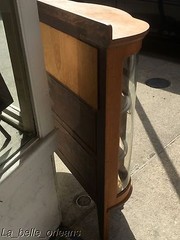 ANTIQUE AMERICAN TIGER OAK BOW FRONT CURIO . CARVED LION LEGS. L@@k!!