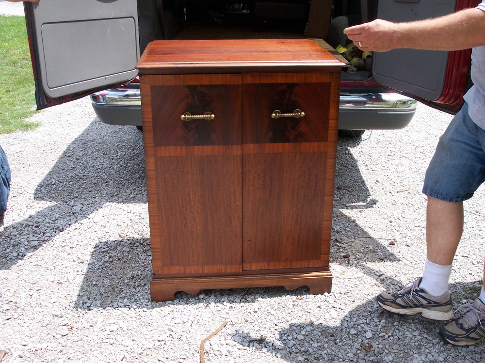 Ribbon Mahogany Inlaid Cabinet Entertainment Center (DR12)