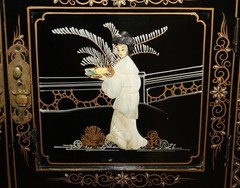 STUNNING VINTAGE CHINESE CHINOISERIE GEISHA GIRLS LACQUER SIDE CABINET SOAPSTONE