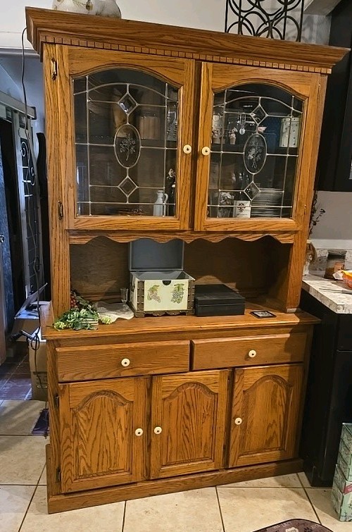 Exquisite Antique Oak China Hutch, with lit China cabinets, from the 60s – 80s