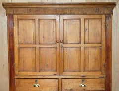 PERFECTLY FORMED ANTIQUE GEORGIAN CIRCA 1780 PANELLED PINE HOUSEKEEPERS CUPBOARD