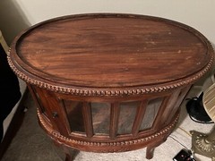 Vintage oval vitrine display cabinet / end table. Queen Anne style,-double door