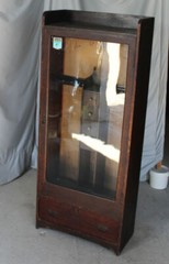 Antique Oak Mission Gun Cabinet – original finish