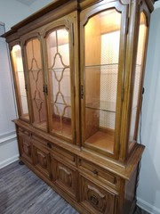 Thomasville Vintage Lighted China Display Hutch