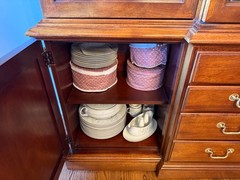 Thomasville Mahogany Georgian Collection Breakfront China Cabinet