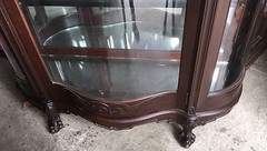 CARVED ART NOUVEAU MAHOGANY SERPENTINE DOOR CHINA CABINET