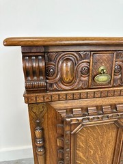Vintage Baroque Style Kittinger Furniture Liquor Cabinet Perfect for Small room