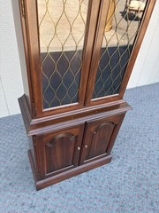 67900 Ethan Allen Traditional Mahogany Curio Cabinet with Glass Doors