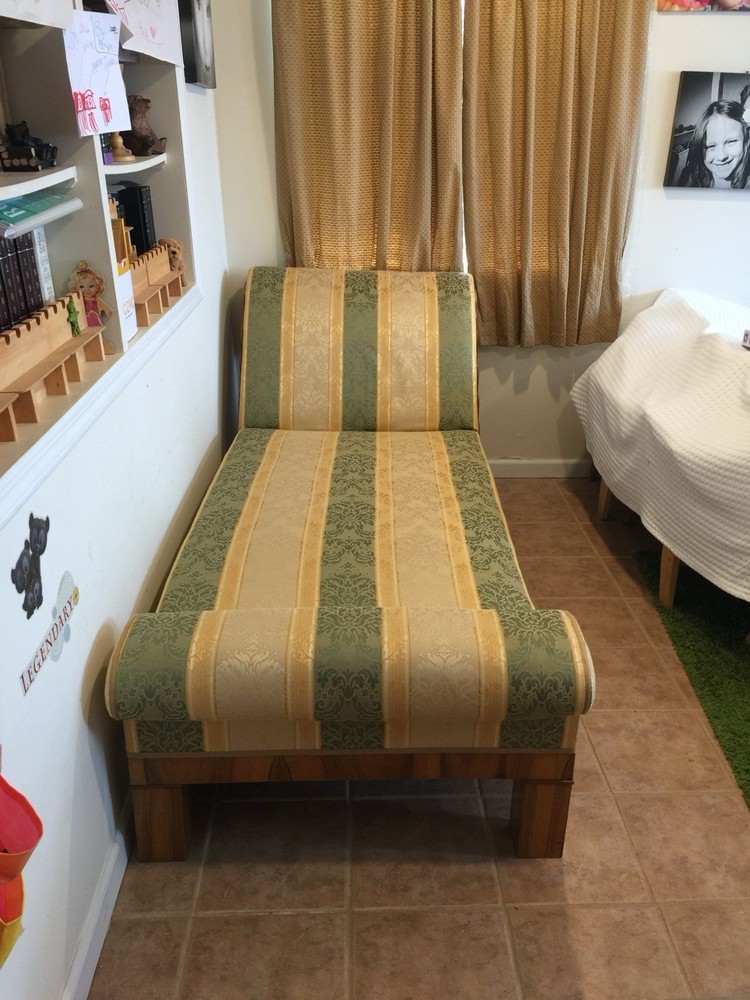 Biedermeier Day sofa Genuine Antique pice of Furniture – Origin from Europe