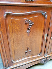 French Louis XV Oak Display China Cabinet Display Hutch with Beveled Glass 1900s