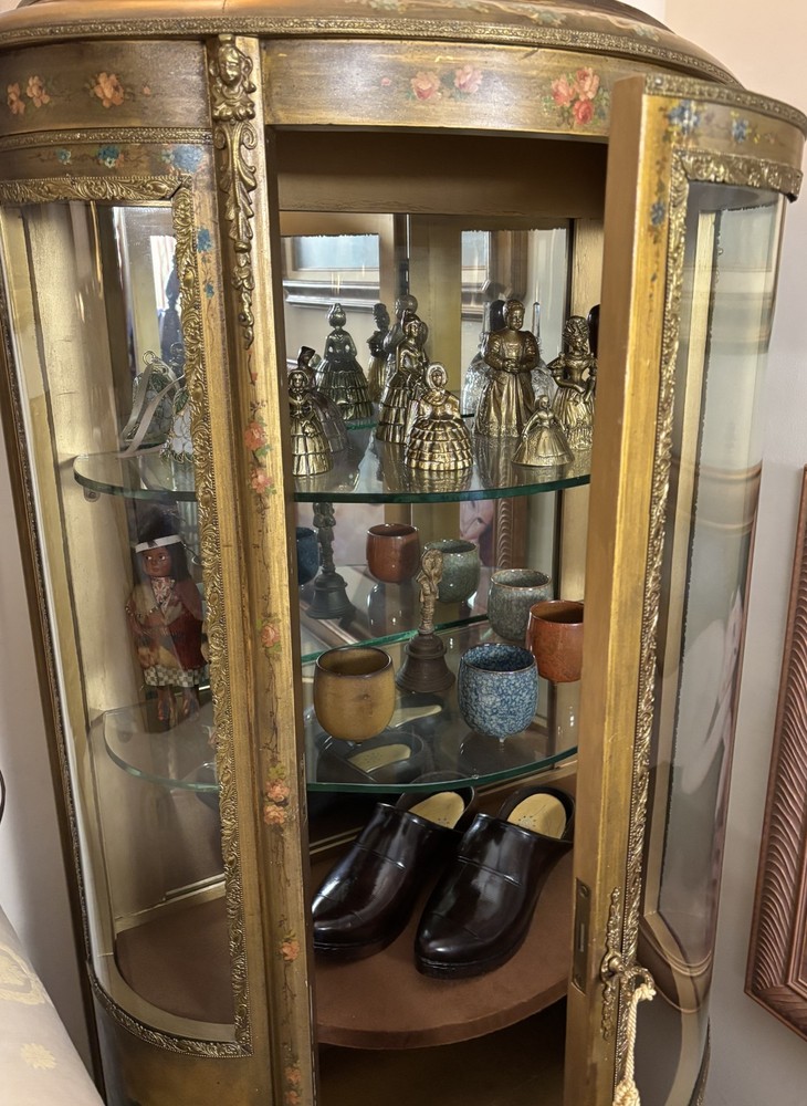 Vintage Louis XV Curio Cabinet – Bowed Glass – Locking Door – Glass Shelves