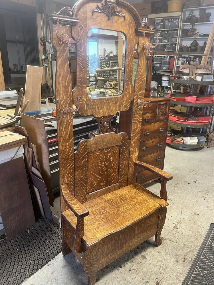Oak Hall Seat