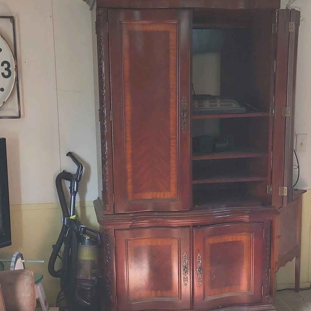 Entertainment center