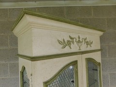 Hekman French Country Style Alabaster Lime Green Lighted Curio Cabinet