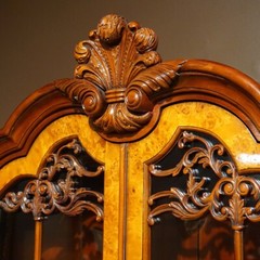 Bombe China display Cabinet traditional mahogany and burl with LED lights