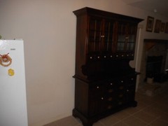 VINTAGE SOLID WOOD HUTCH CABINET W / DRAWERS & GLASS SHELVES
