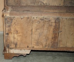 RESTORED ANTIQUE GEORGIAN CIRCA 1720 PANELLED OAK HOUSEKEEPERS CUPBOARD WARDROBE