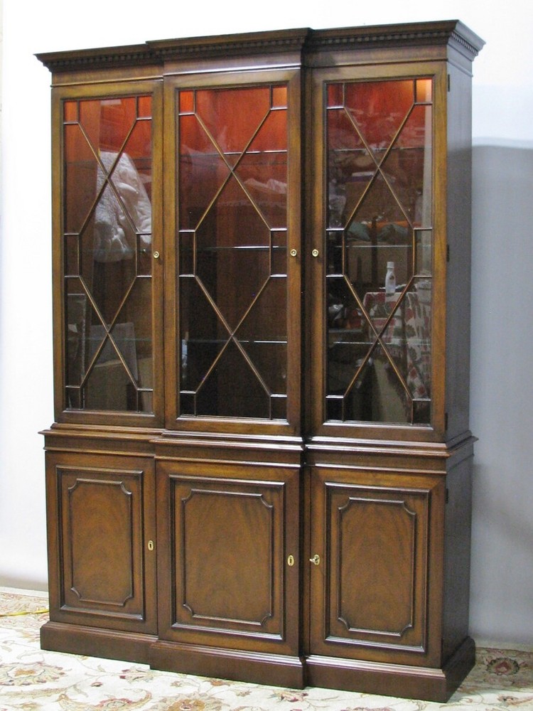 Vintage Kindel Furniture “Kent” Georgian Chippendale Mahogany China Cabinet