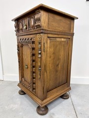 Vintage Baroque Style Kittinger Furniture Liquor Cabinet Perfect for Small room