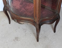 Antique Mahogany Curio Cabinet – Serpentine Glass – Original finish