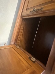 Thomasville Vintage Oak Traditional Style China Cabinet with Hutch – Mirrored Ba