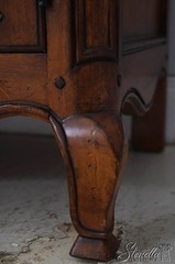 L73127: Country French High Quality China Cabinet