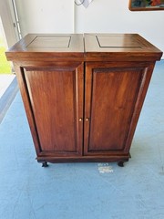 Beautiful Vintage Mid Century Dark Walnut Wood Beverage Dry Bar Cabinet