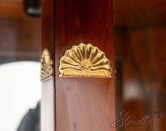 71224: HITCHCOCK Mahogany Georgian Style Lighted Corner Cabinet