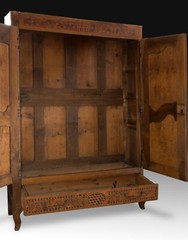 Provenzal style cupboard or wardrobe. Walnut wood and root,18thc. Lacks moulding