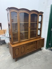 Young Manufacturing Company Mid Century Modern China Cabinet