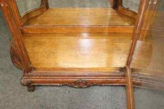 Superb Quality Quarter Sawn Oak Serpentine Glass American Victorian Vitrine