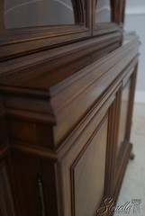 69202: KARGES Colonial Walnut Convex Glass Georgian Style Breakfront