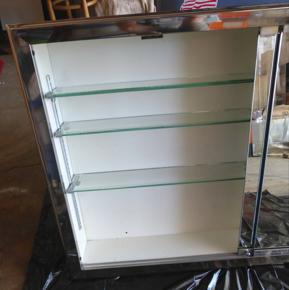 VINTAGE HALL-MACK MEDICINE CABINET