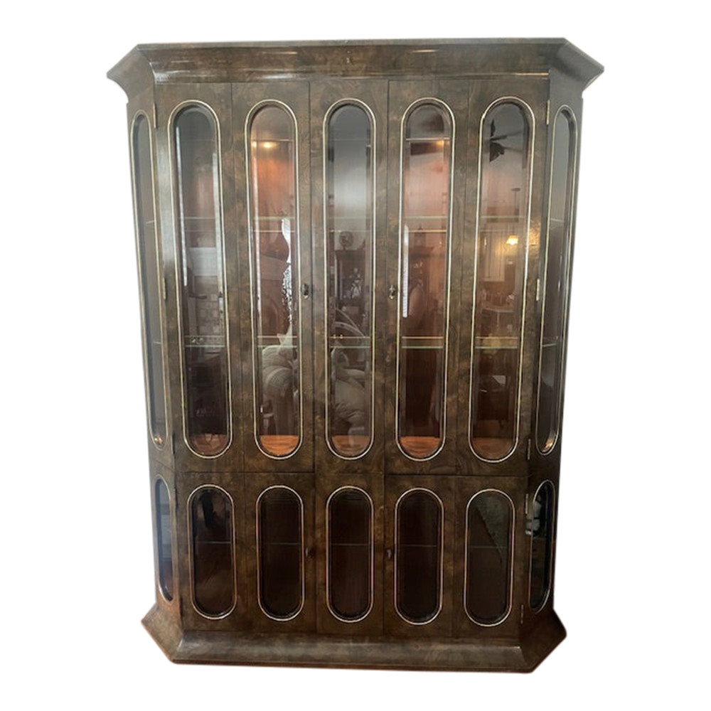 1970s Vintage Mastercraft William Doezema Amboyna Wood & Brass Lighted Vitrine