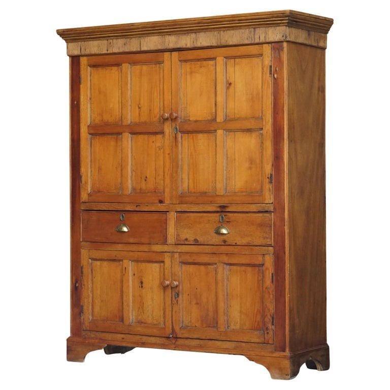 PERFECTLY FORMED ANTIQUE GEORGIAN CIRCA 1780 PANELLED PINE HOUSEKEEPERS CUPBOARD