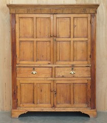 PERFECTLY FORMED ANTIQUE GEORGIAN CIRCA 1780 PANELLED PINE HOUSEKEEPERS CUPBOARD