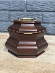 COLONIAL WILLIAMSBURG FIVE FORKS CABINET SHOP WOODEN TEA CADDY WITH KEY