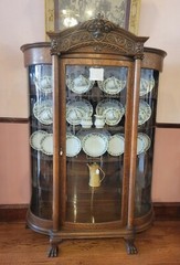 Antique Tiger Oak China Cabinet Curved Glass Sides & Door Winged Lion Crest