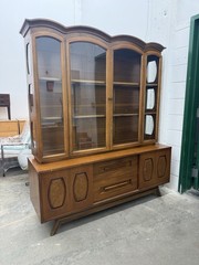 Young Manufacturing Company Mid Century Modern China Cabinet