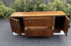 LANE AMERICAN MODERN WALNUT CREDENZA CHINA CABINET. SCULPTURAL BLOCK FACADE.