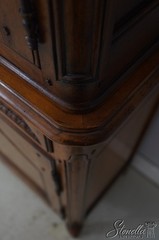 L73127: Country French High Quality China Cabinet