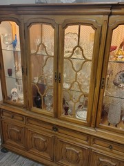 Thomasville Vintage Lighted China Display Hutch