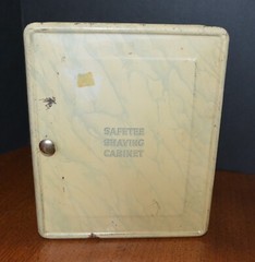 Antique SAFETEE Shaving Cabinet WALL MOUNT w/ Shaving Brush & Razor